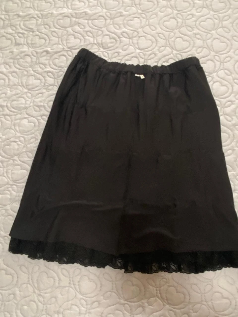 Minissaia preta de renda com babados escalonados, estilo romântico ou coquette – photo 13